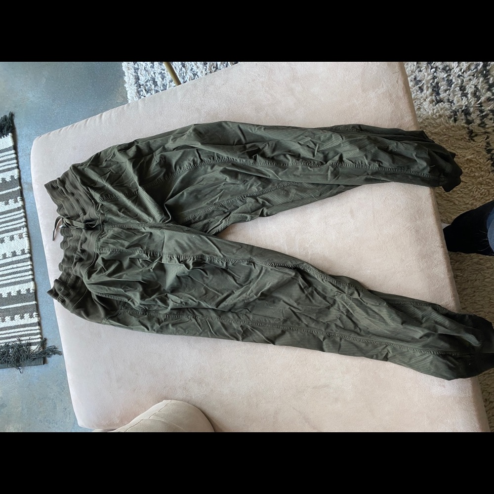 Dance studio mid rise jogger size 8